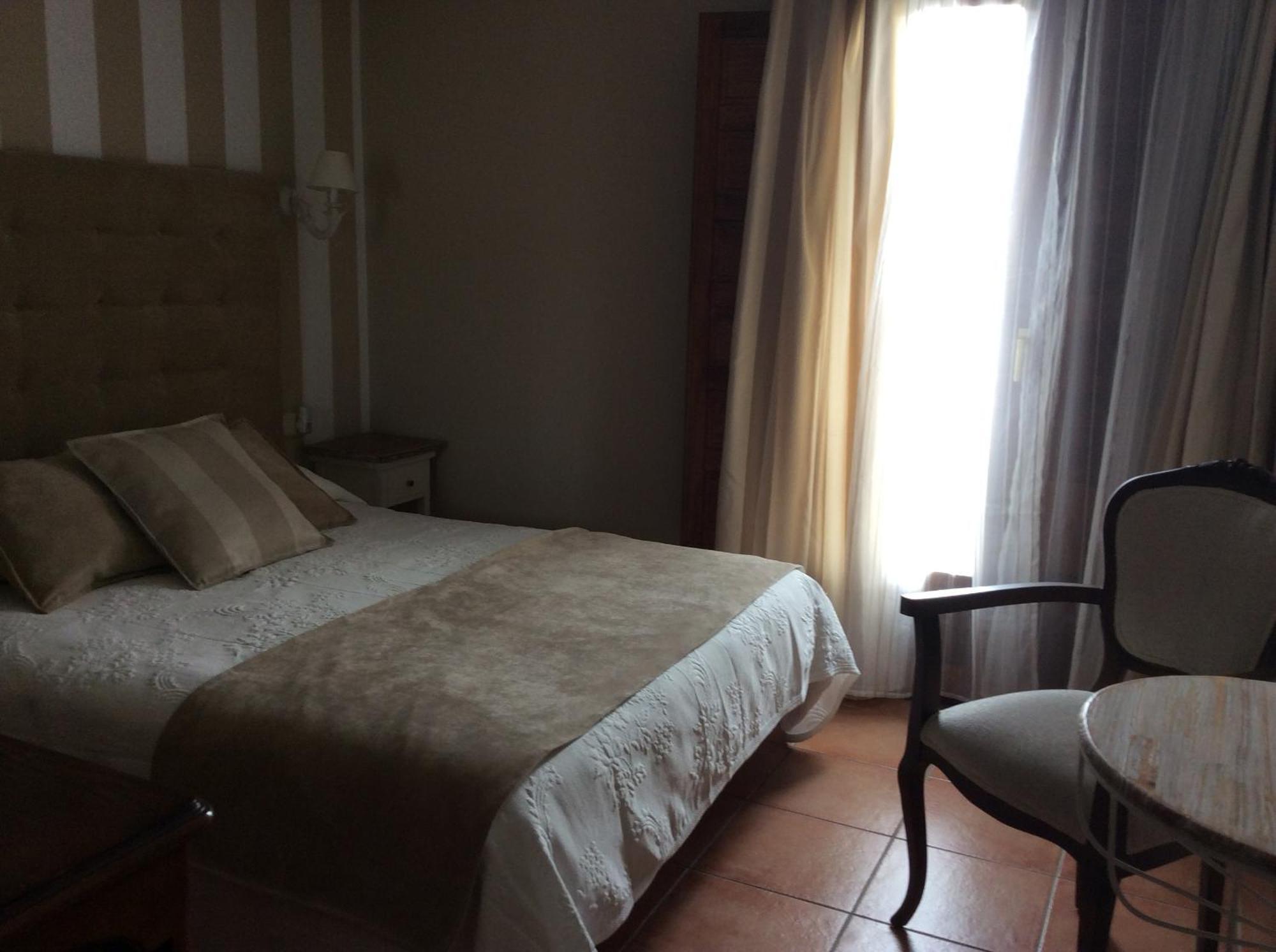 Hotel Rural Los Roturos Maestu Bagian luar foto