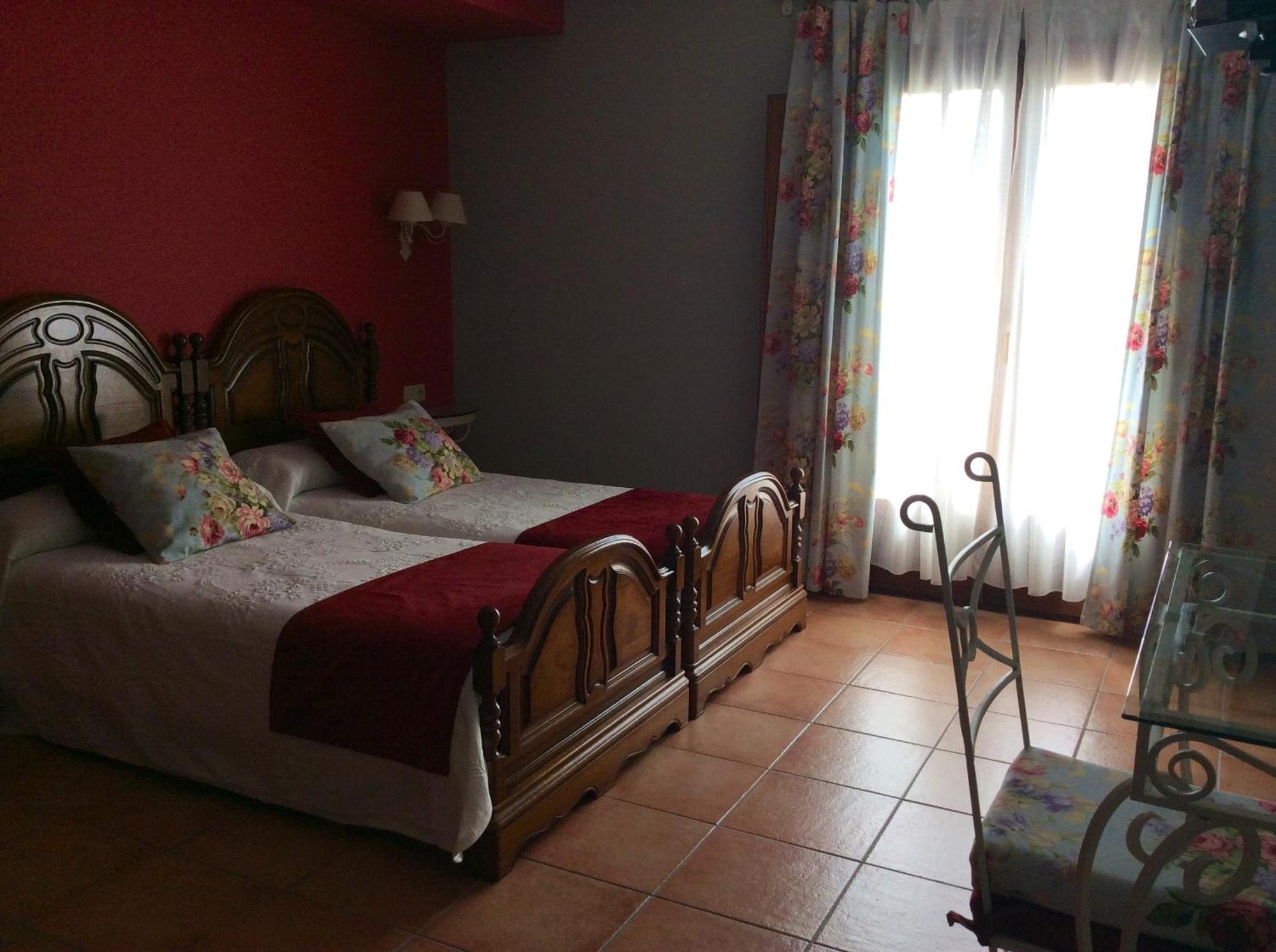Hotel Rural Los Roturos Maestu Bagian luar foto