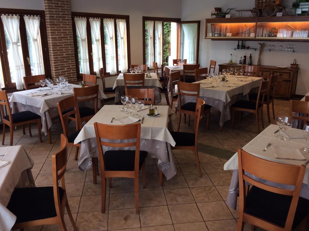 Hotel Rural Los Roturos Maestu Bagian luar foto