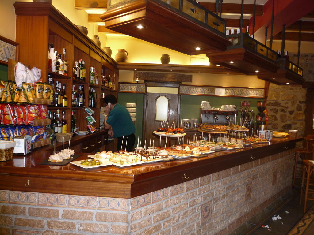 Hotel Rural Los Roturos Maestu Bagian luar foto
